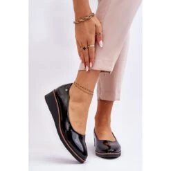 Vinceza Escarpins Compensés Classiques En Cuir Verni Noir Paola Le Noir