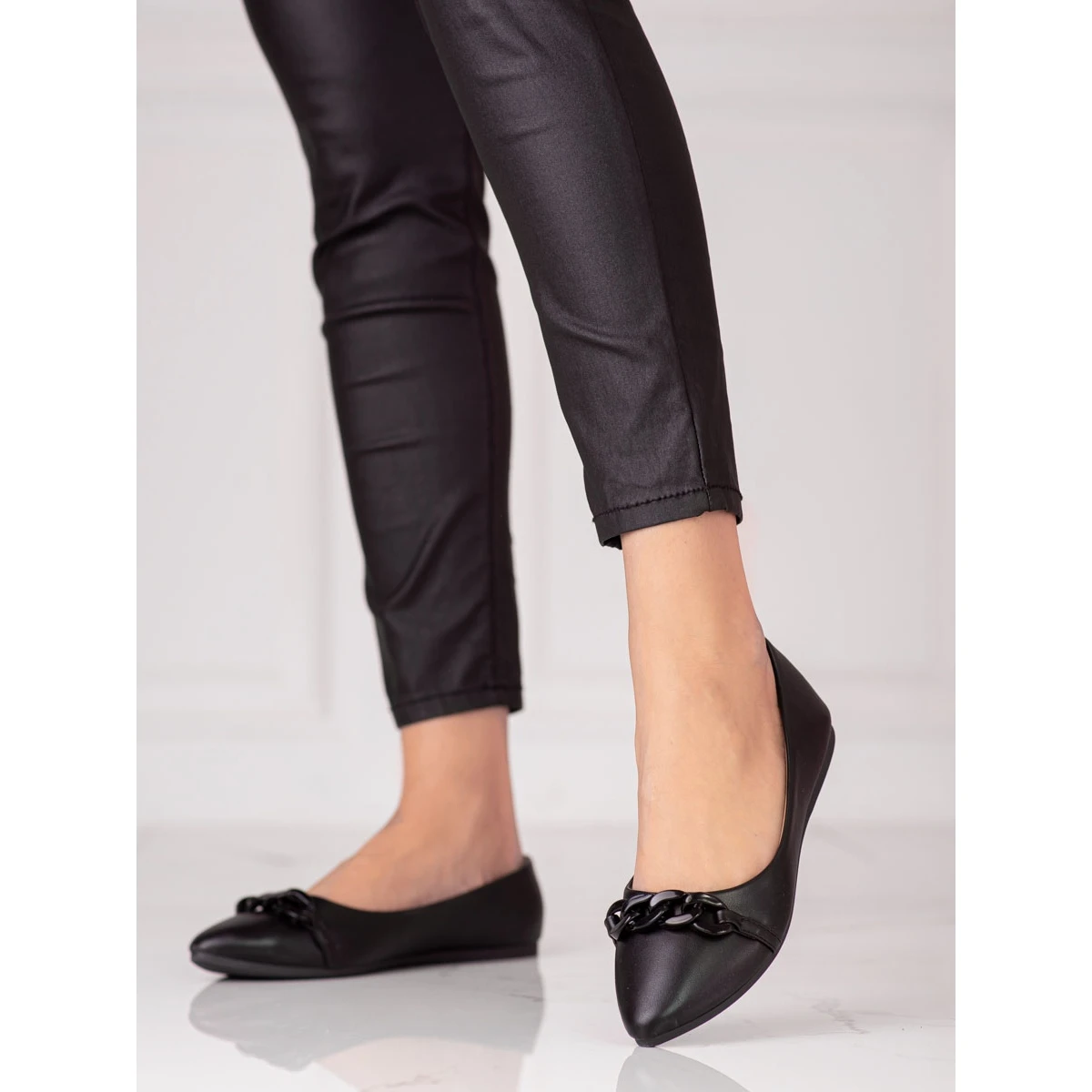 W. Potocki Ballerines Pointues Noires Pour Femme Avec Une Chaîne Potocki Le Noir – Image 2