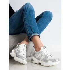 Weide Baskets Blanches Et Argentées